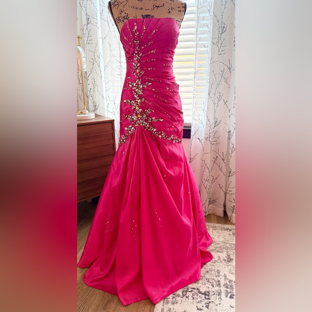 Elegant Pink Strapless Evening Gown